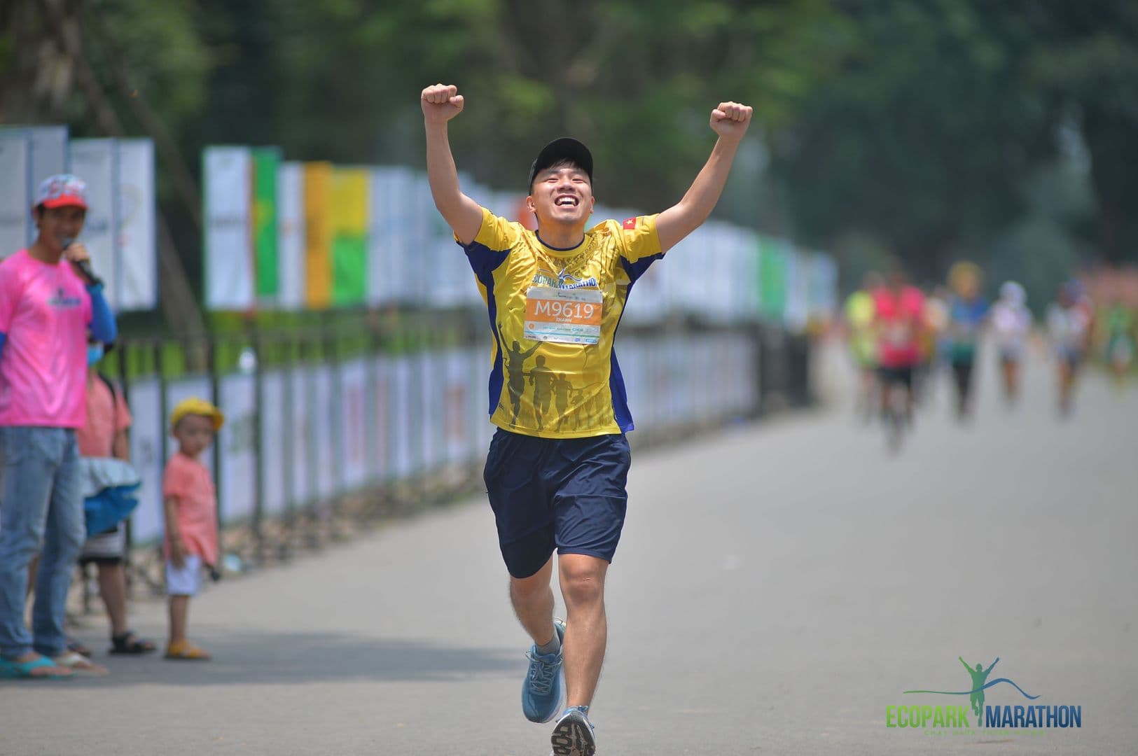 Đào Tấn Thành về đích tại giải chạy Ecopark Marathon